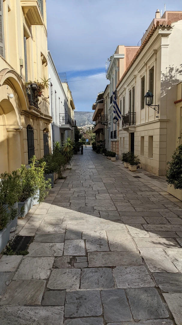 Ήσυχος πεζόδρομος στην Αθήνα